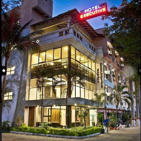 Hotel Executive Surate Exterior foto