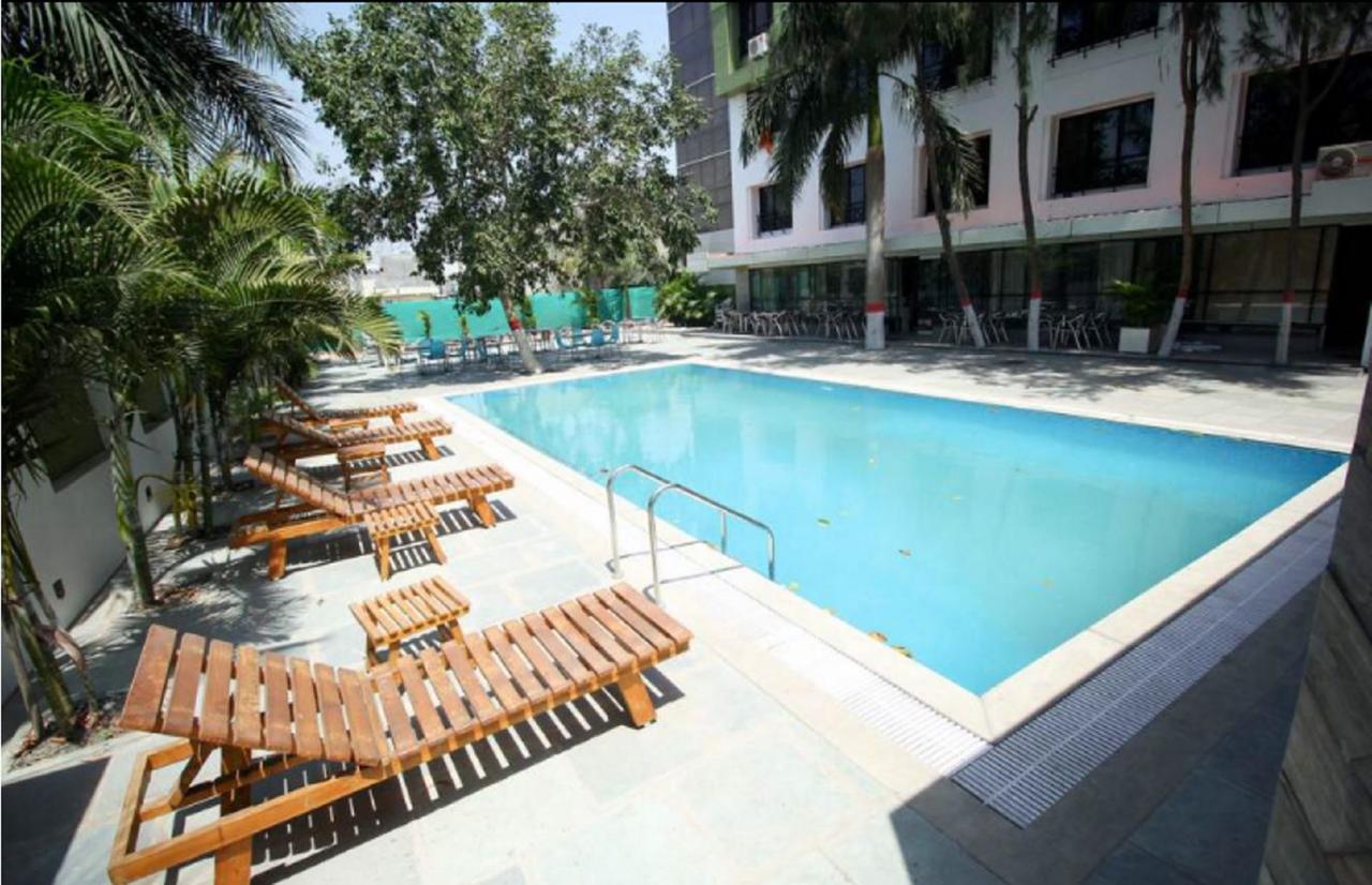 Hotel Executive Surate Exterior foto
