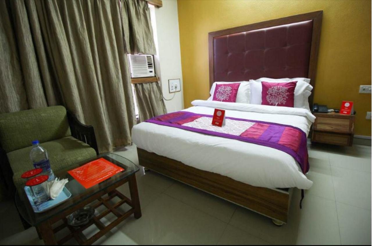 Hotel Executive Surate Exterior foto
