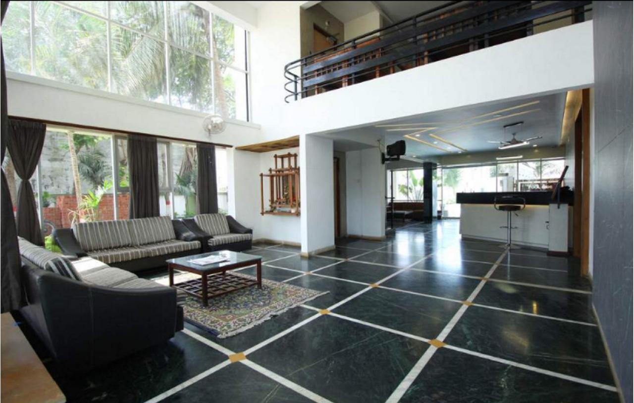 Hotel Executive Surate Exterior foto