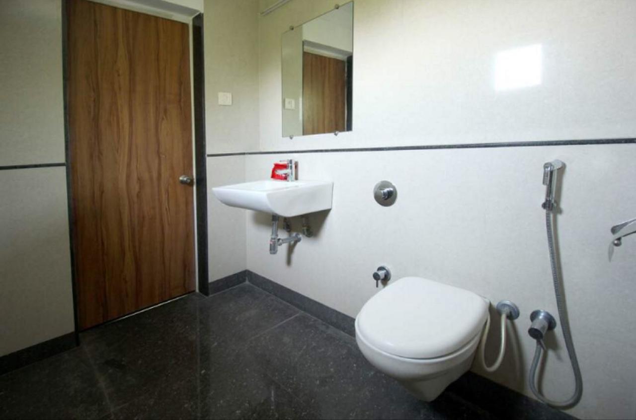 Hotel Executive Surate Exterior foto