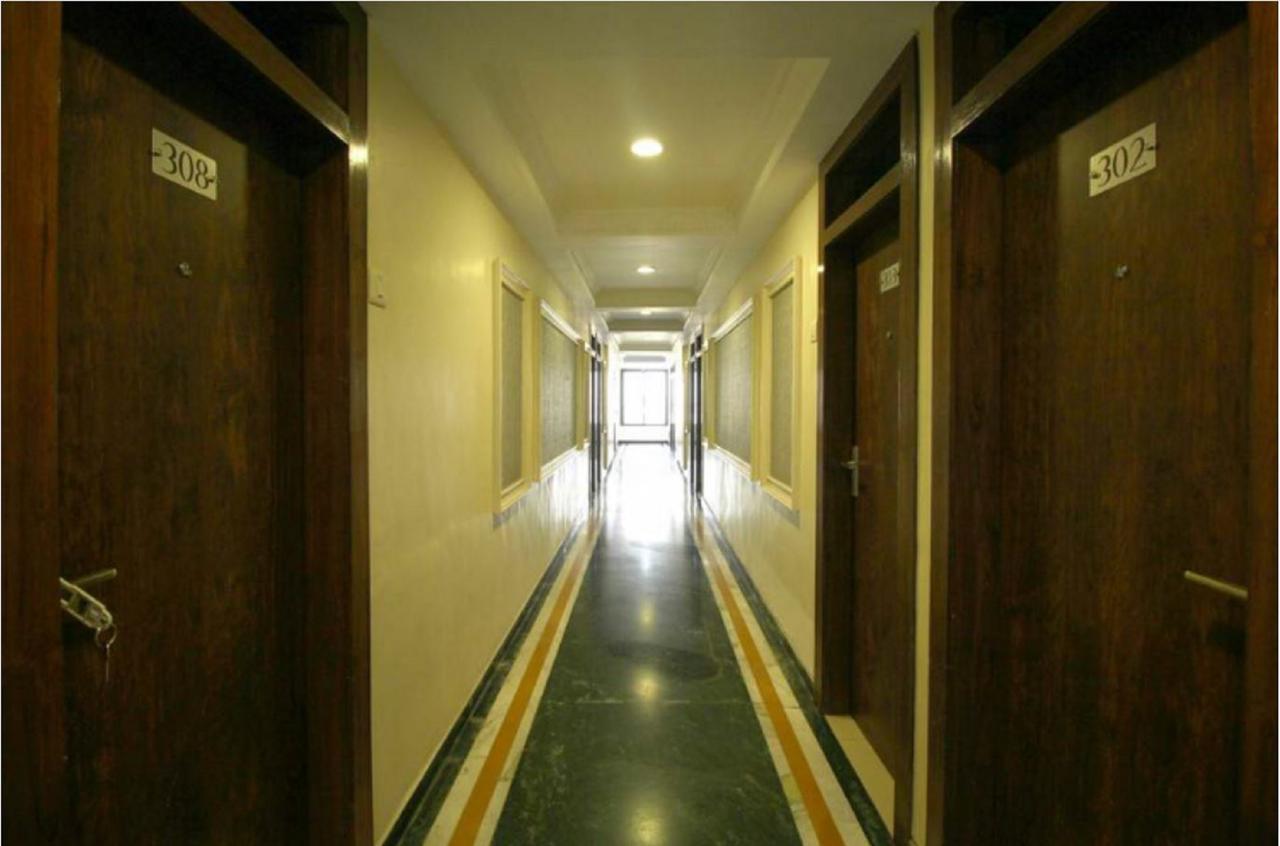 Hotel Executive Surate Exterior foto