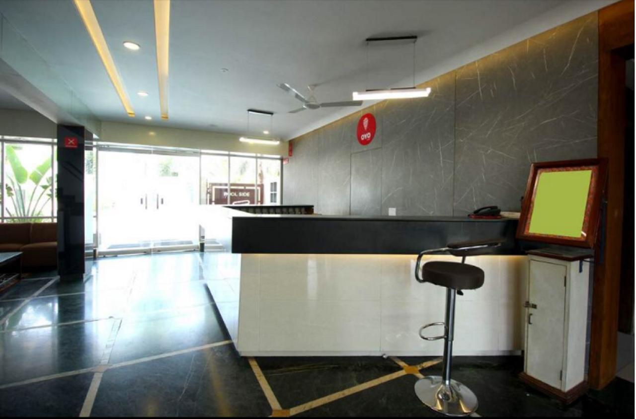 Hotel Executive Surate Exterior foto