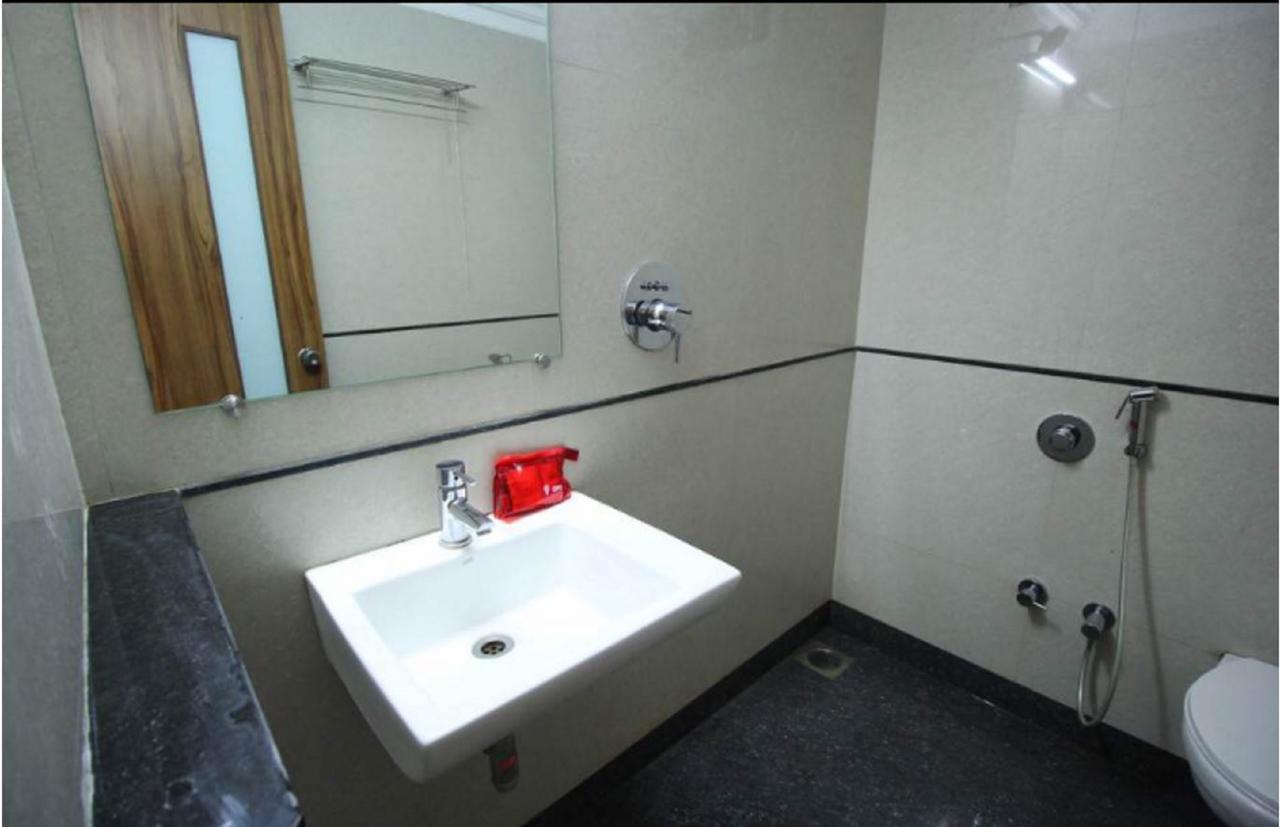 Hotel Executive Surate Exterior foto